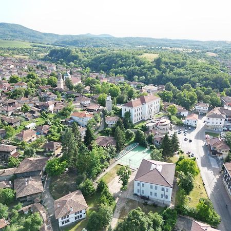 Модерен Апартамент В Гр Елена Extérieur photo